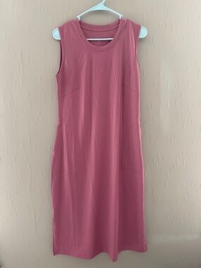 Sleeveless Rose-Mauve Midi Dress with Clean Silhouette